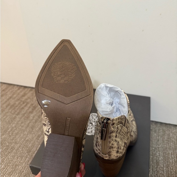Women’s Snake-Print Ankle Booties - Vince Camuto- NWT - Picture 4 of 4